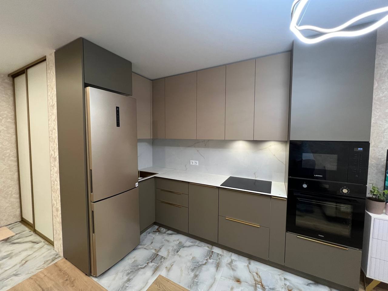 Кухня угловая — Оливковый и кашемир